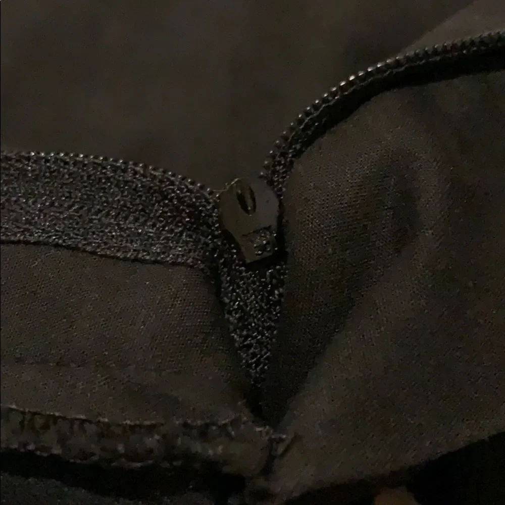 Burberry Authentic women’s long shorts. Size 10 - Picture 15 of 17